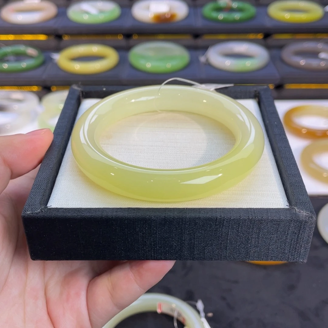 未镶嵌手镯和田玉-冰底黄口渐变 圆条56➕