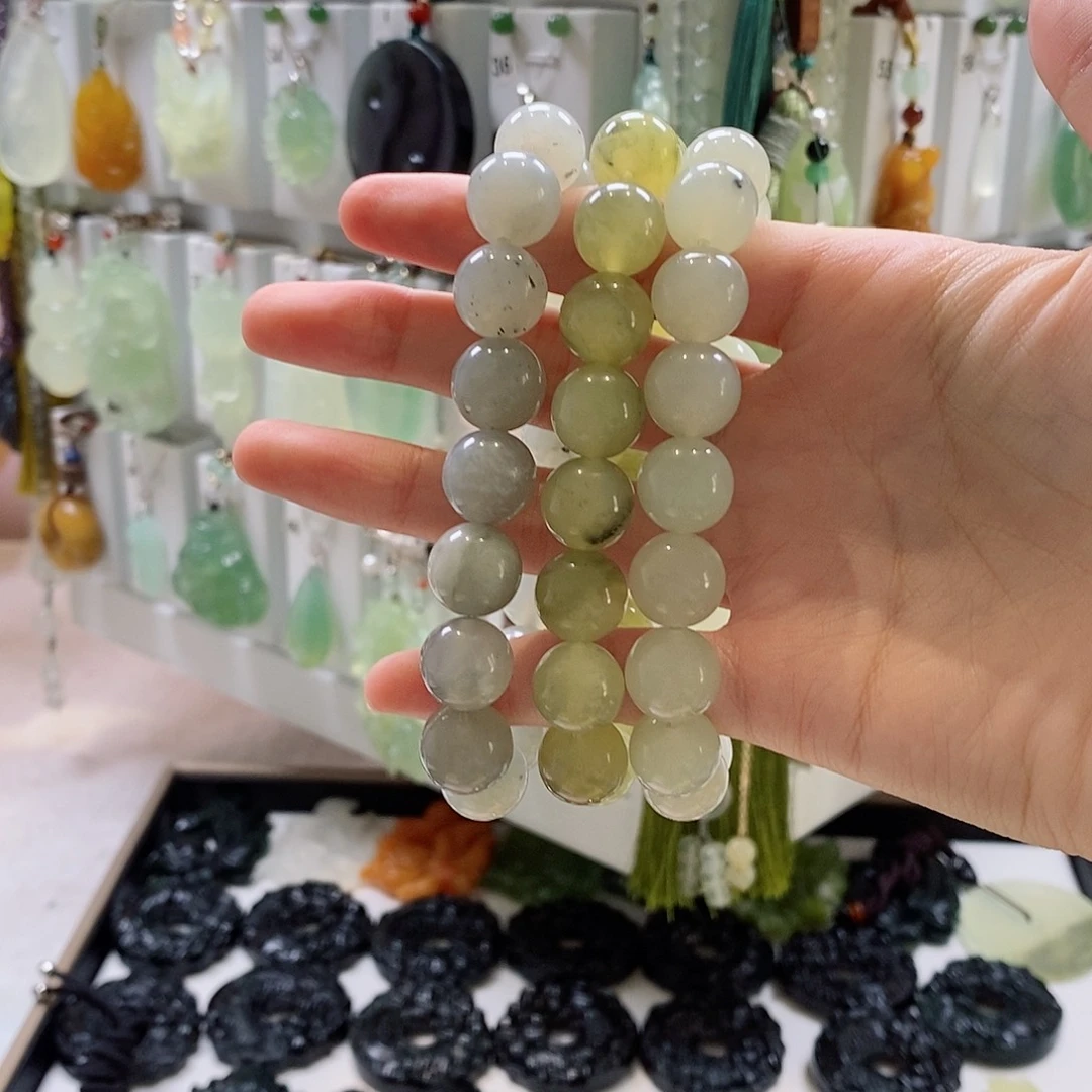 未镶嵌蛇纹石玉颈饰