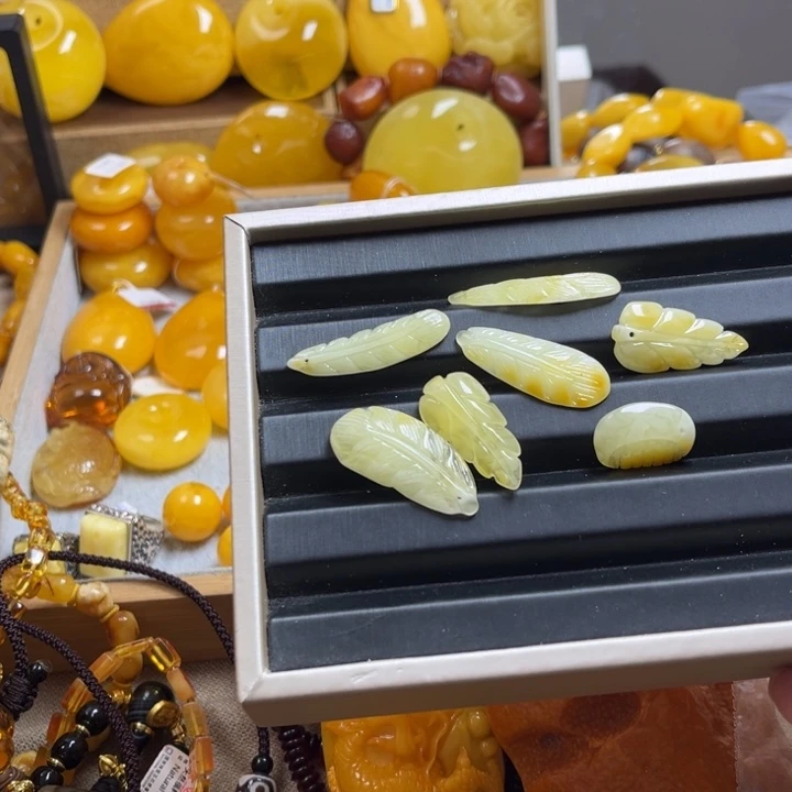 琥珀未镶嵌珠宝奇石