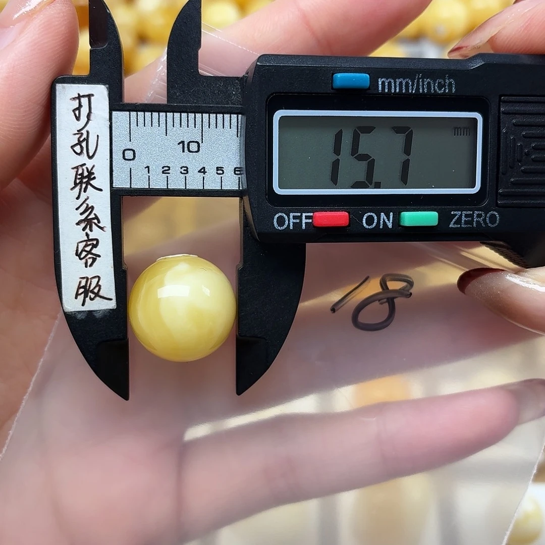 ****光蜜蜡未镶嵌裸石蜜蜡