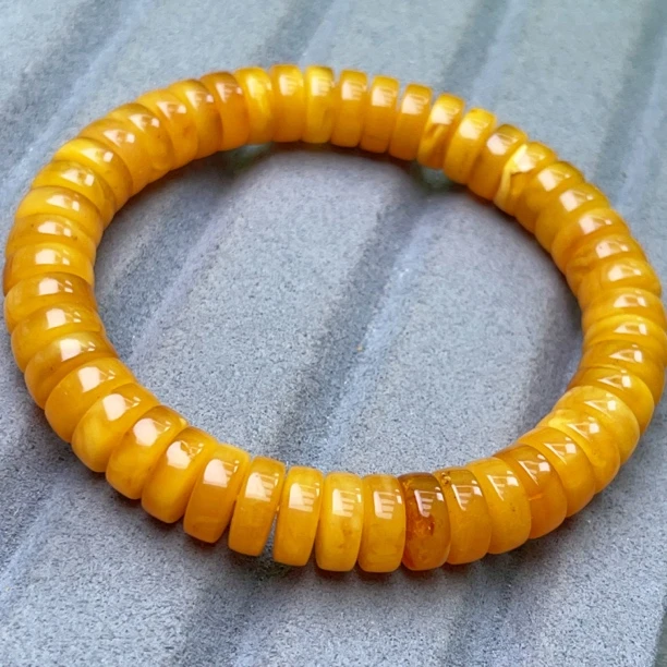 蜜糖色瑕疵蜜蜡9.5mm药片手串（996号）