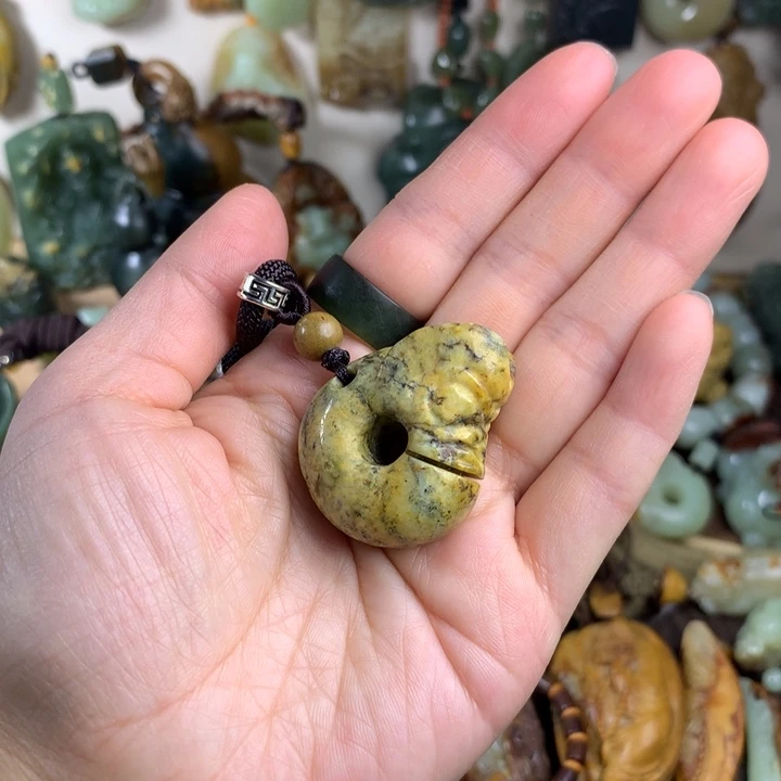 岫岩河磨玉（透闪石质玉）吊坠未镶嵌