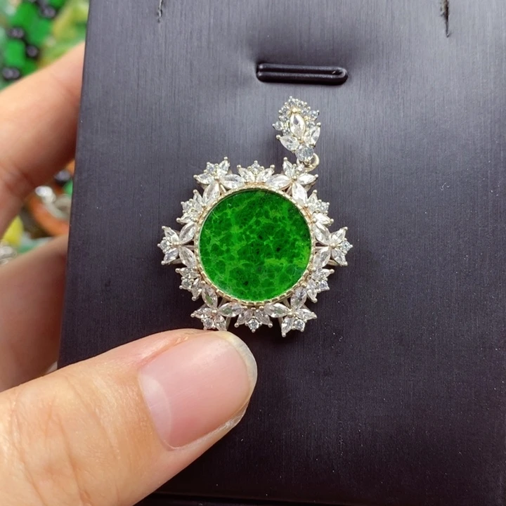 翡翠未镶嵌吊坠(赠链)