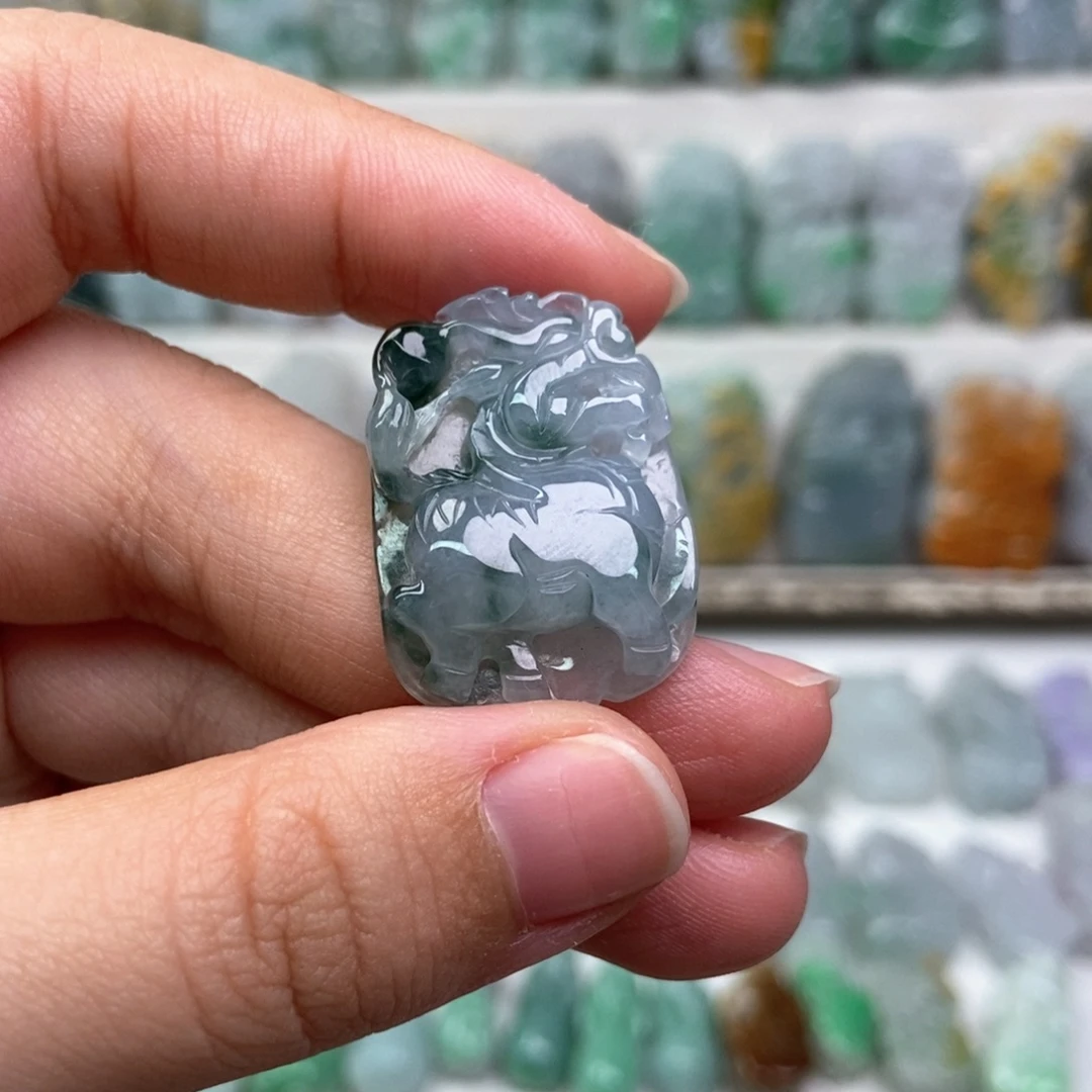 翡翠未镶嵌吊坠(赠链)