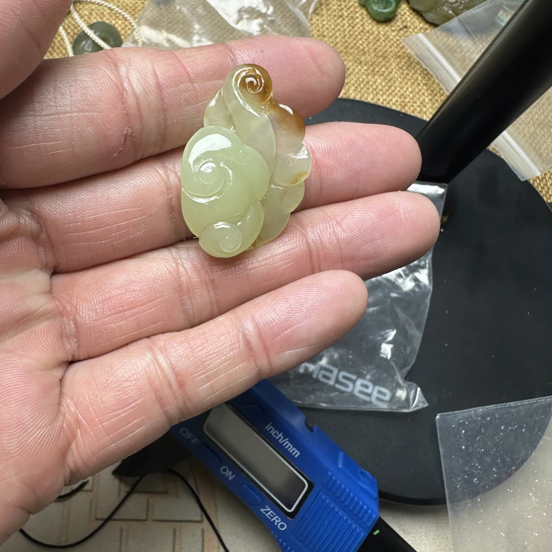 和田玉精雕工艺如意小吊坠喜欢速度下单