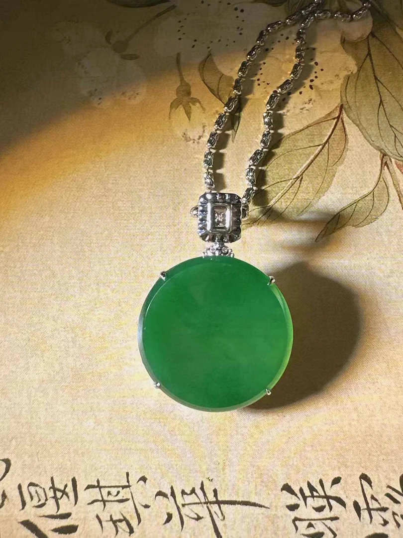 【平安】18k金钻石天然翡翠A货阳绿平安圆牌一刀切