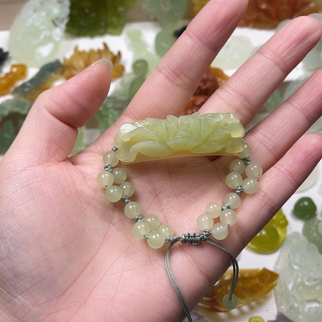 蛇纹石玉未镶嵌颈饰