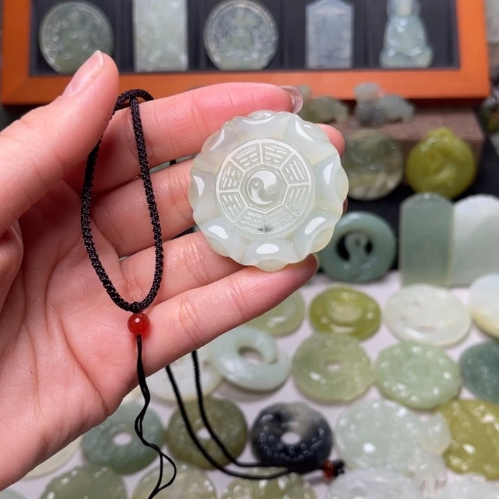 岫玉吊坠(赠链)未镶嵌
