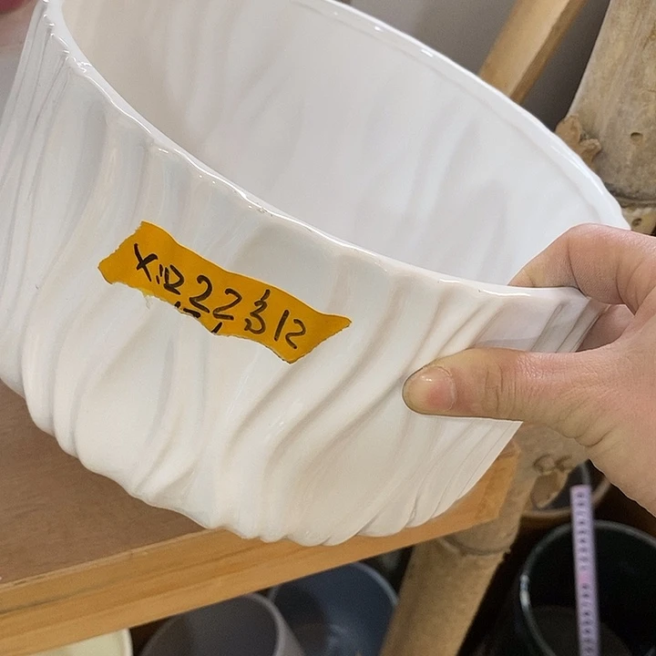 陶盆有孔 瑕疵针孔漏釉介意勿拍外口 22外高12