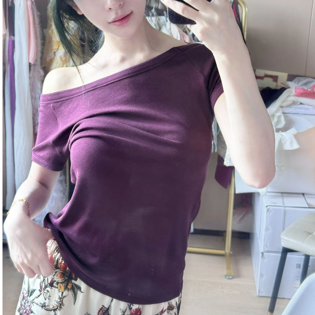 NicoHuangWJ 【丁香佳人】斜肩多穿法T