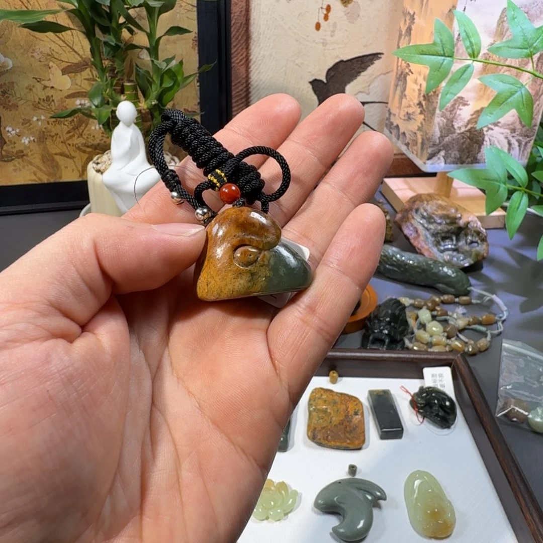 安***哲岫岩河磨玉（透闪石质玉）未镶嵌颈饰