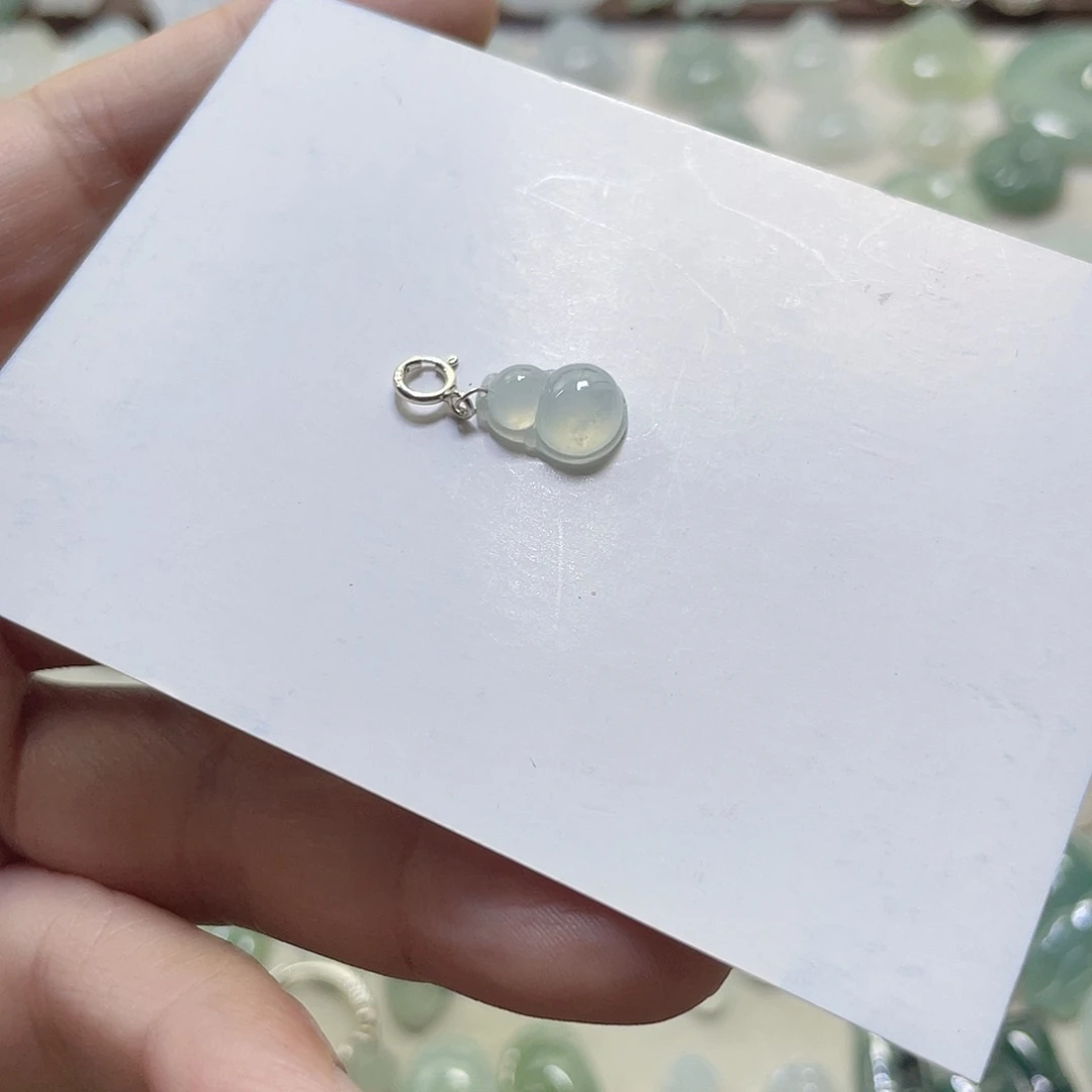 翡翠未镶嵌颈饰小葫芦