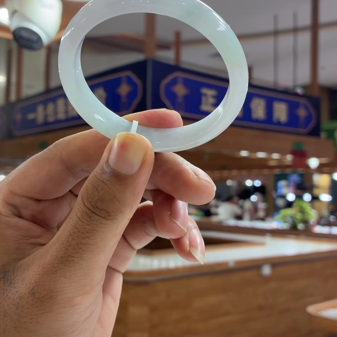 翡翠手镯未镶嵌手镯