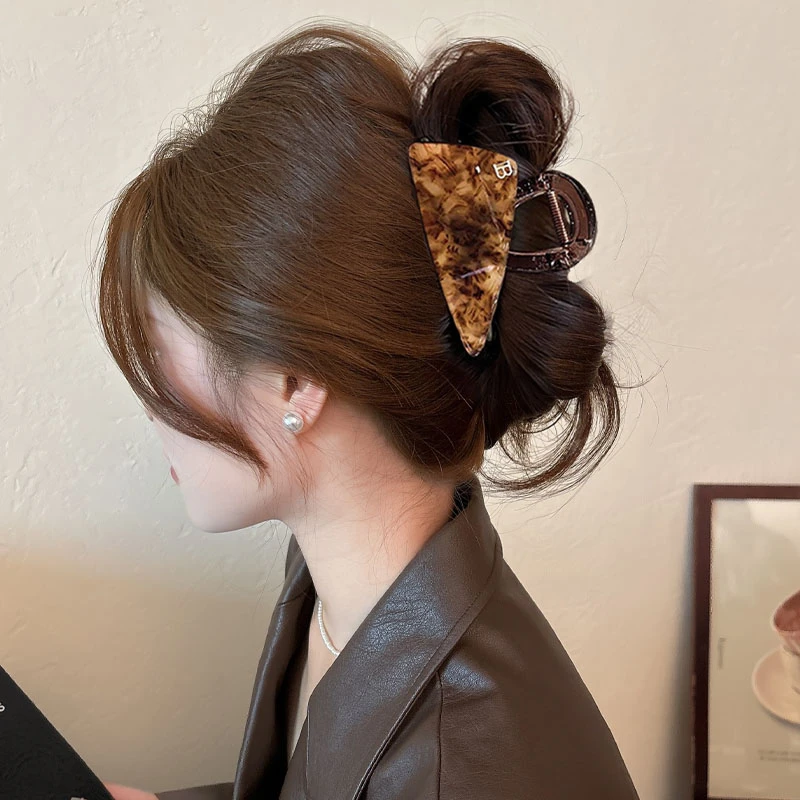 三角豹纹醋酸头发抓夹女鲨鱼夹2025新款盘发夹高级感独特漂亮发饰