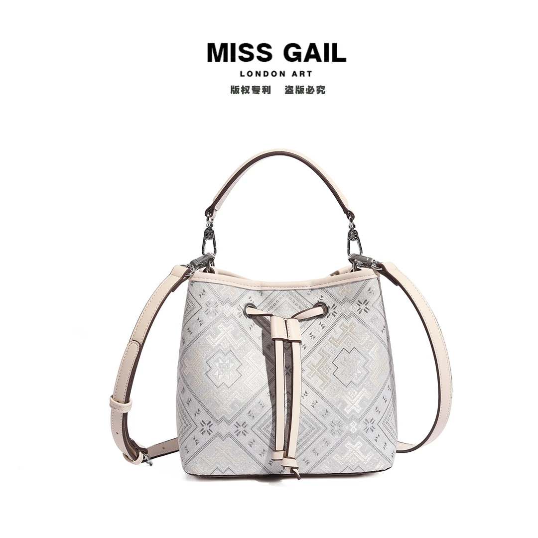 【菲菲专属】MissGail女士潮流银色轻奢手拎斜挎包包6993壮锦白
