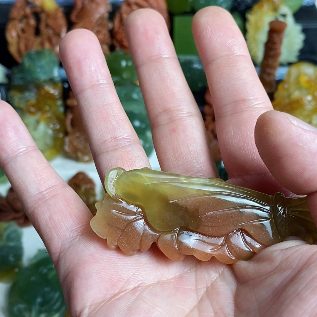 蛇纹石玉未镶嵌颈饰黎*珊