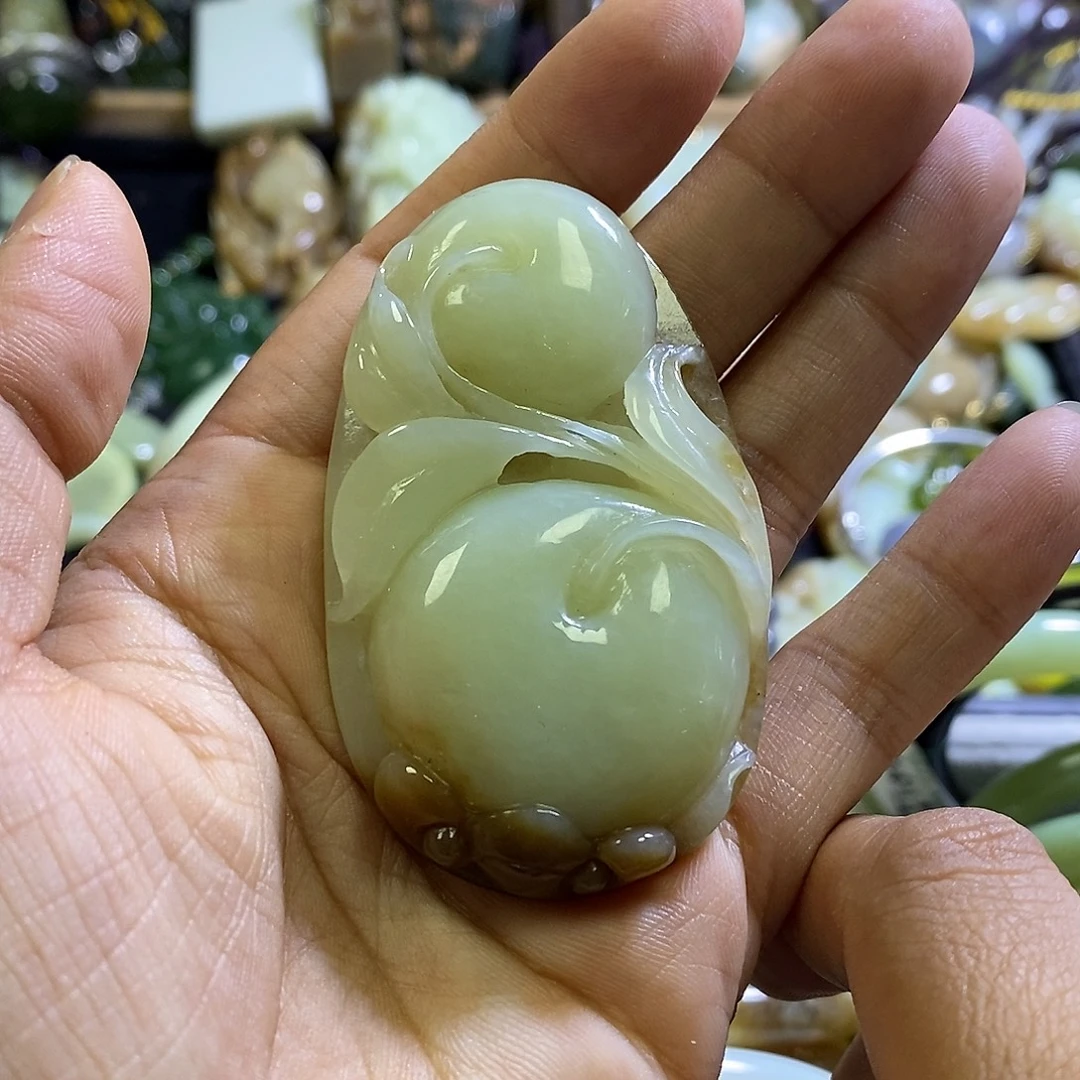 颈饰未镶嵌和田玉一个