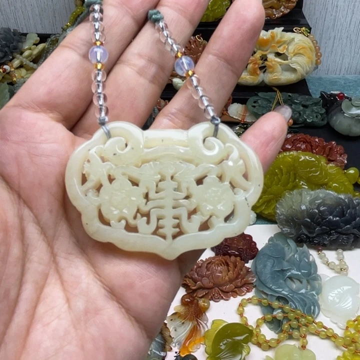 蛇纹石玉未镶嵌颈饰