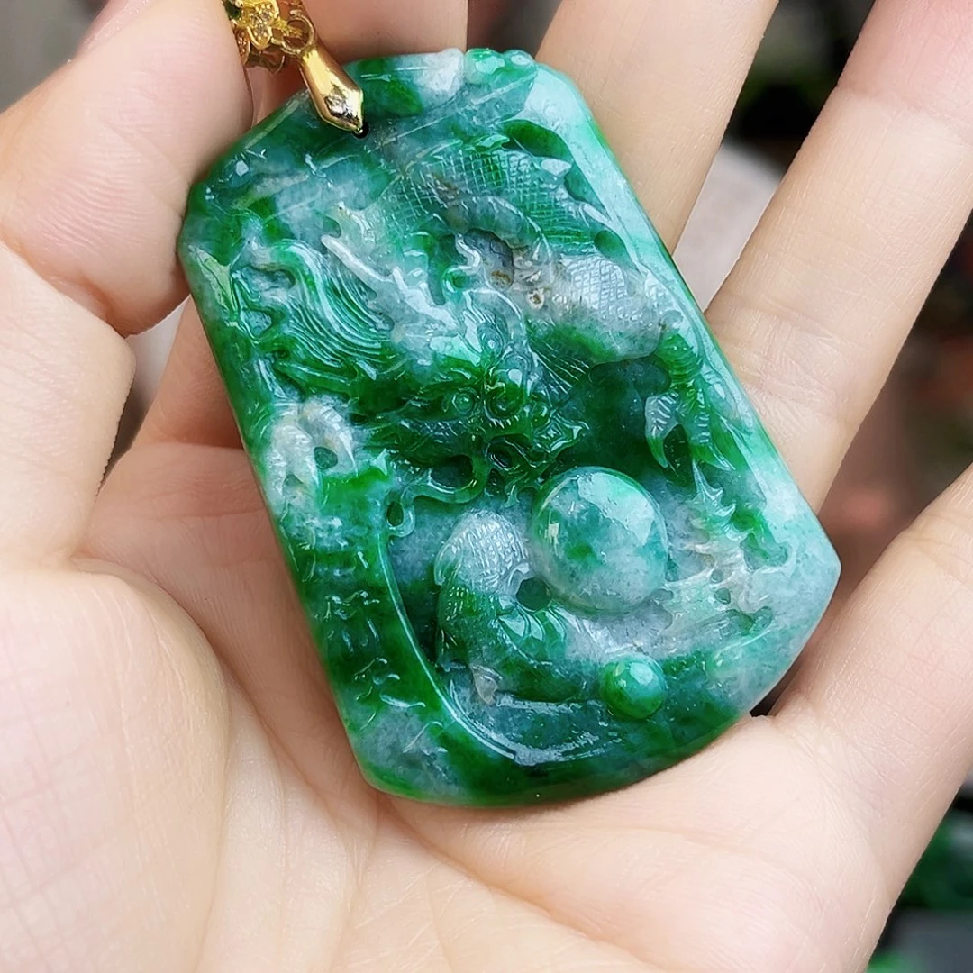 翡翠未镶嵌颈饰多样性