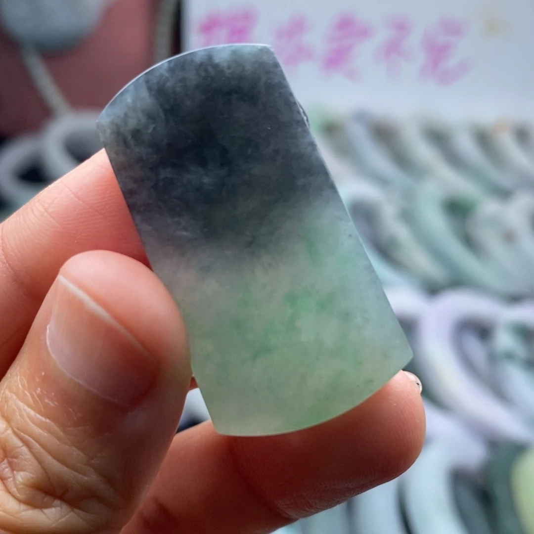 定制翡翠挂件未镶嵌