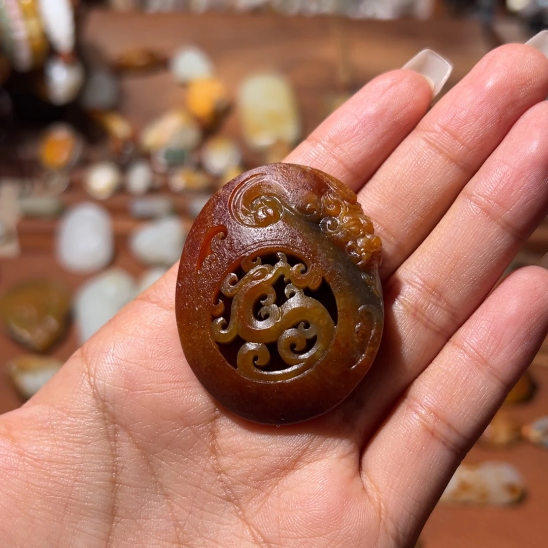 随***L和田玉未镶嵌颈饰