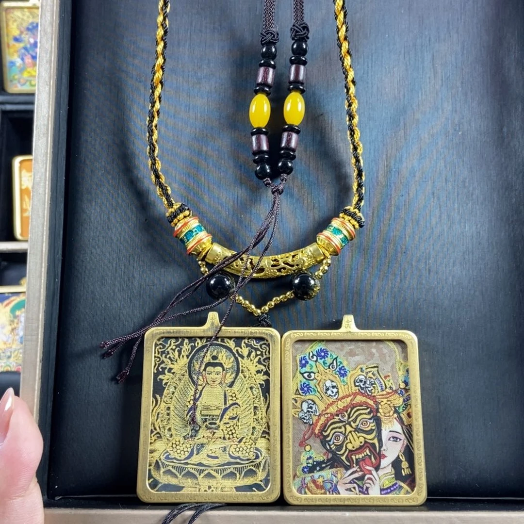 吊坠美丽的唐卡在这里结缘