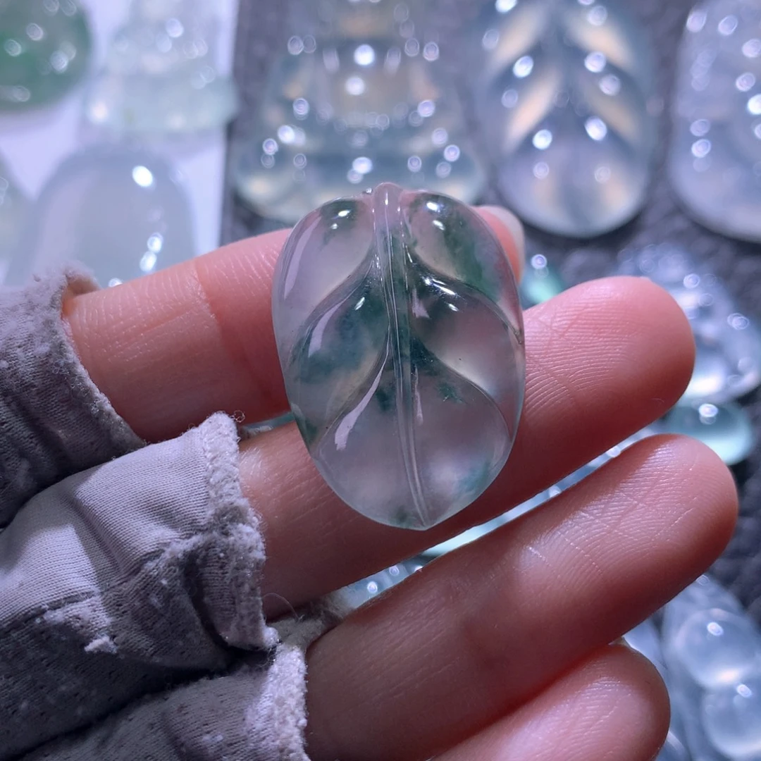 翡翠未镶嵌颈饰叶子