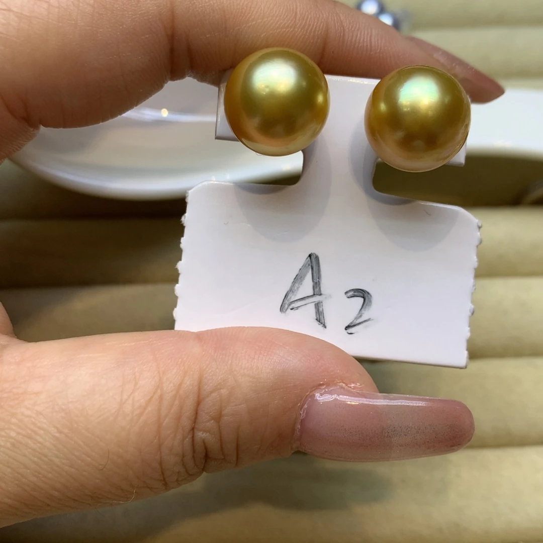 18K金镶嵌耳饰海水珍珠