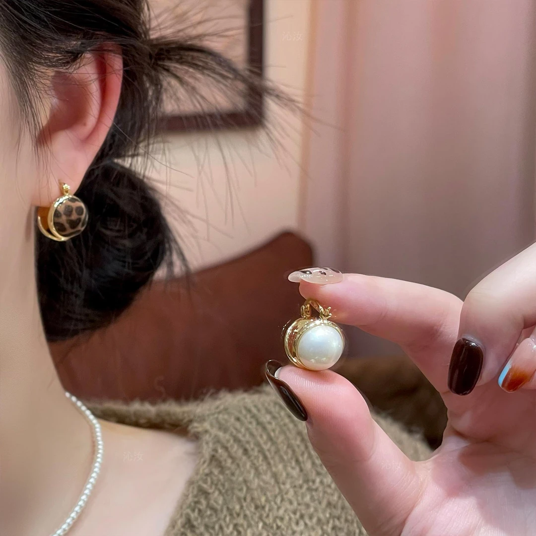 铜合金耳饰 豹纹圆形双面耳扣女简约轻奢精致耳环复古小香风耳饰