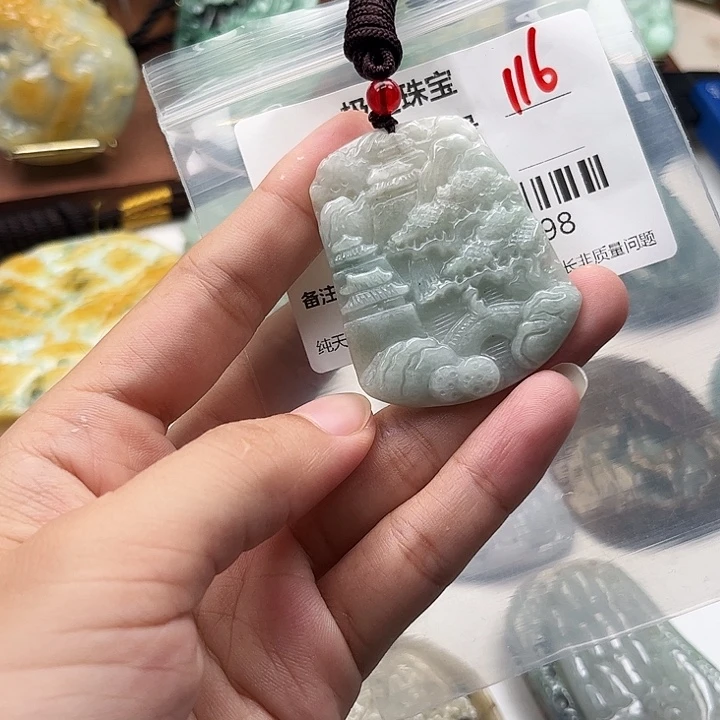 翡翠未镶嵌颈饰挂件