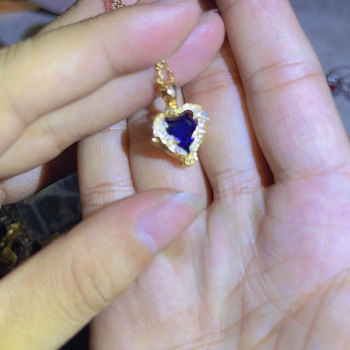 蓝宝石吊坠(赠链)18K金镶嵌