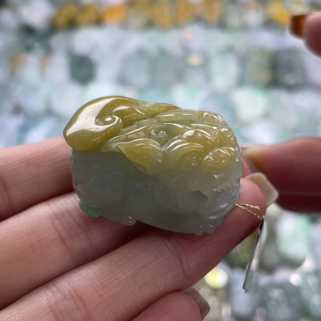 翡翠未镶嵌颈饰貔貅