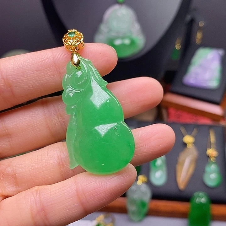吊坠(赠链)未镶嵌翡翠