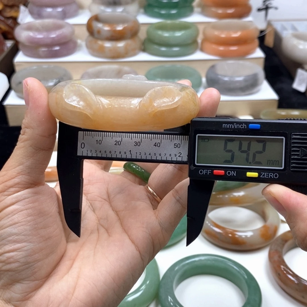 未镶嵌手镯石英岩玉