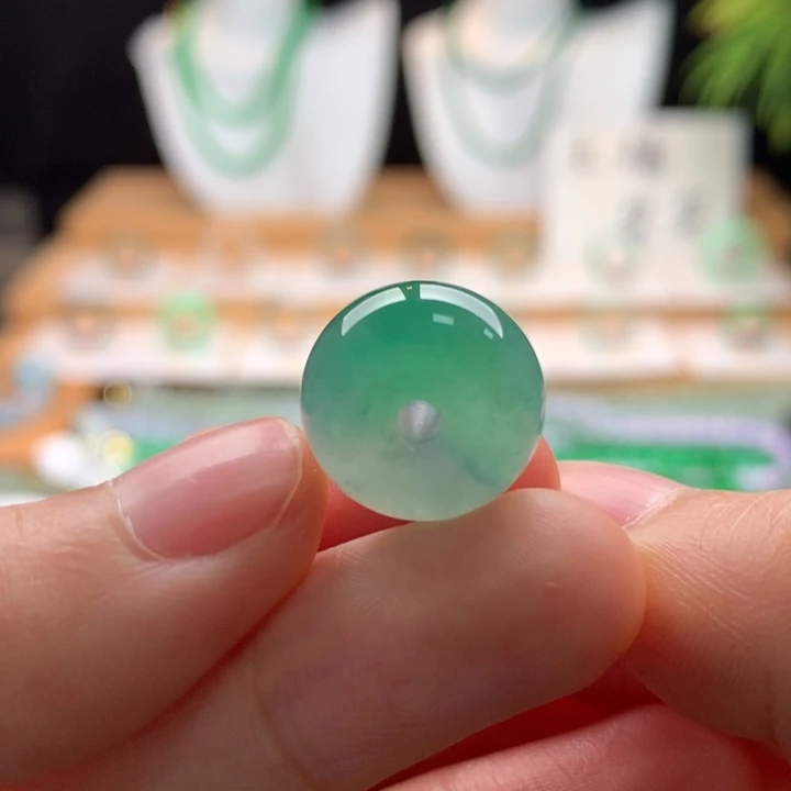 翡翠未镶嵌颈饰天然缅甸A货翡翠