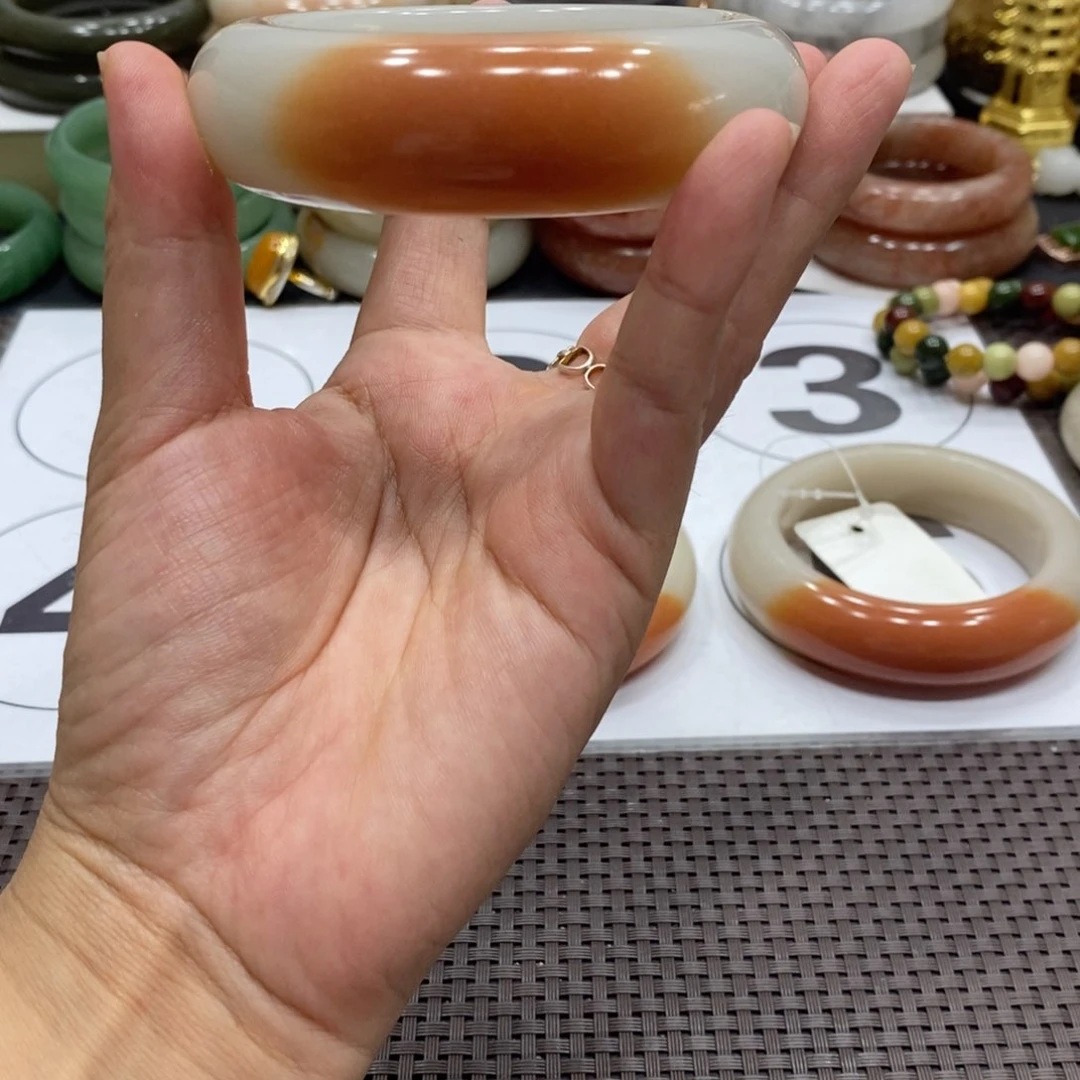 一***。石英质玉手镯未镶嵌