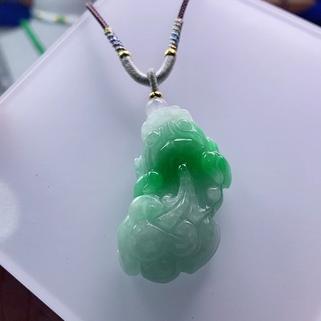 翡翠未镶嵌吊坠(赠链)