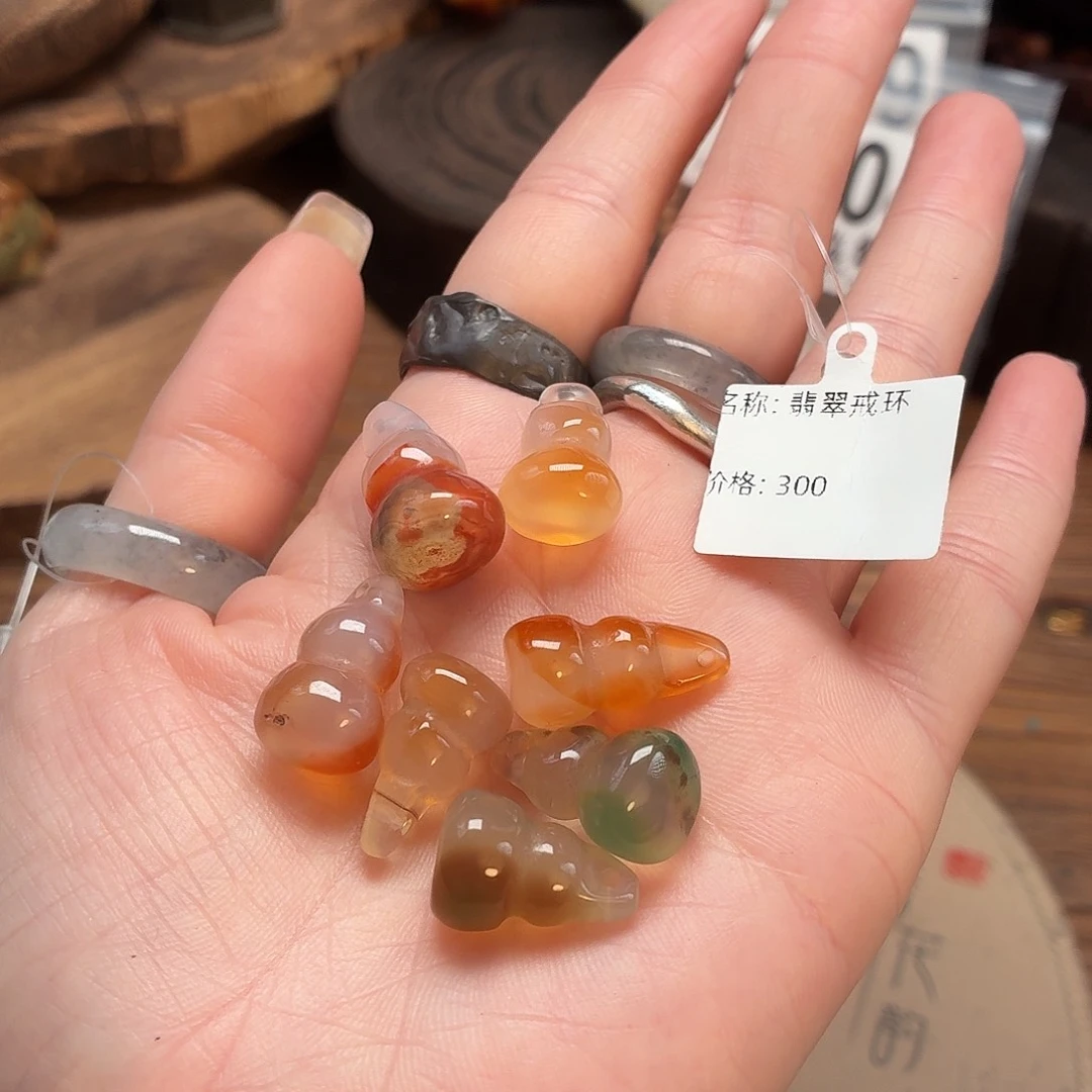 足银镶嵌戒指翡翠