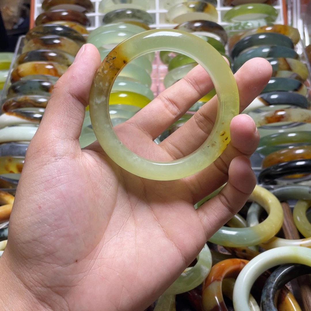 蛇纹石玉未镶嵌手镯