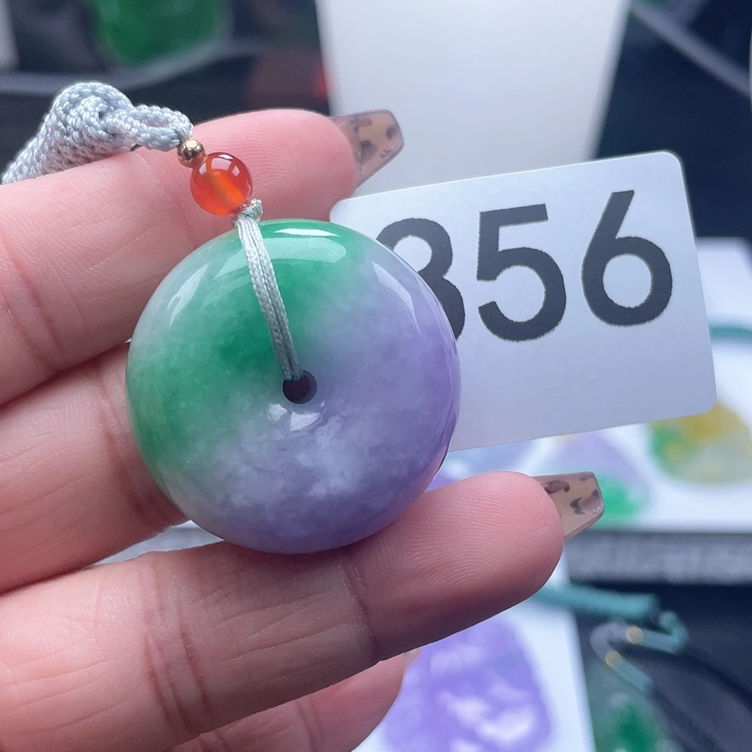 翡翠吊坠(赠链)未镶嵌