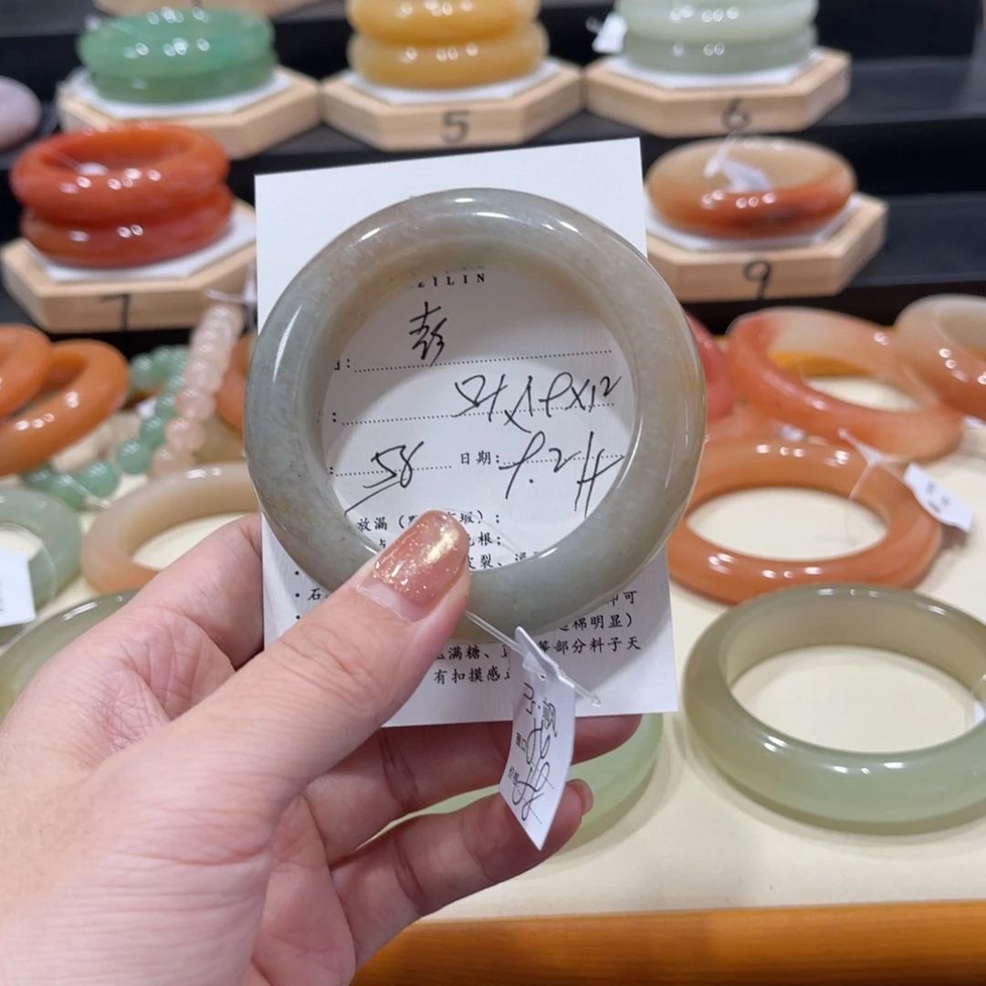 未镶嵌手镯石英质玉～****?