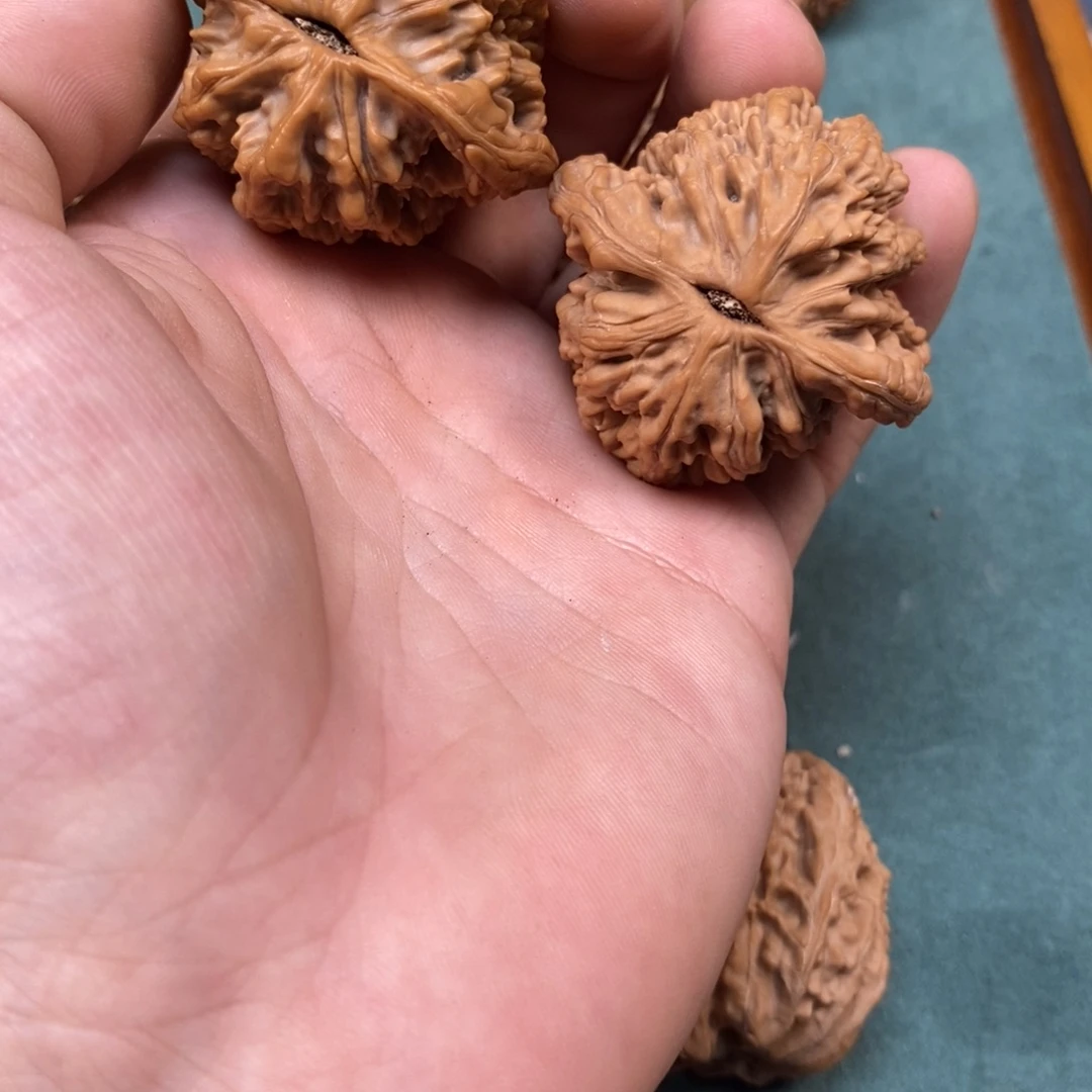 吊坠桃核麦穗虎头