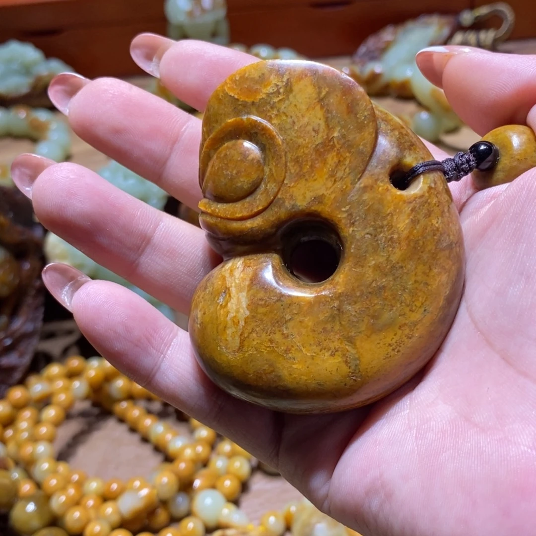 梦***影岫岩河磨玉（透闪石质玉）未镶嵌珠宝奇石
