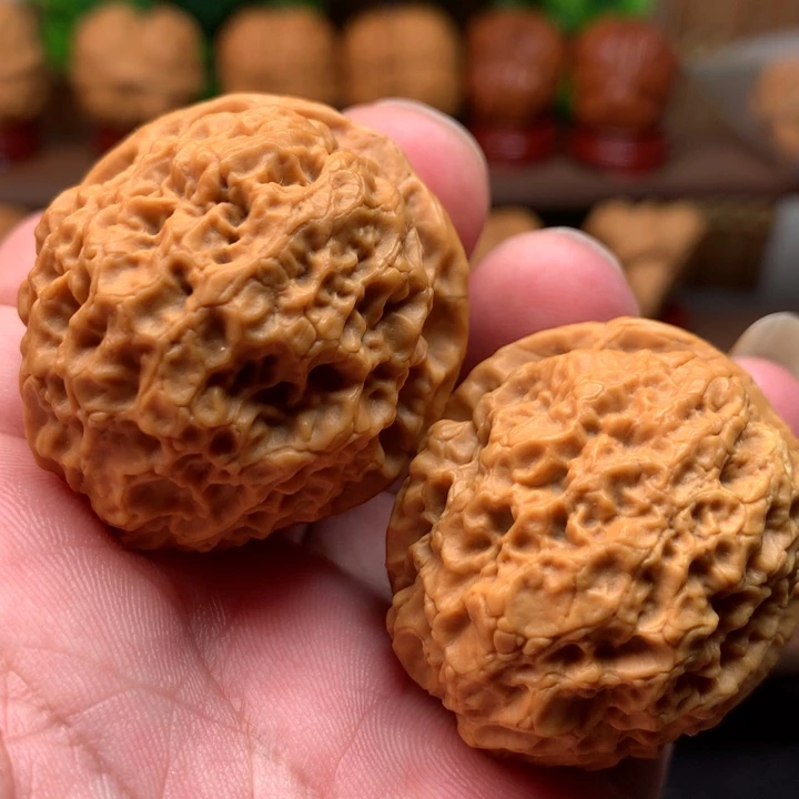 文玩核桃吊坠暴雪