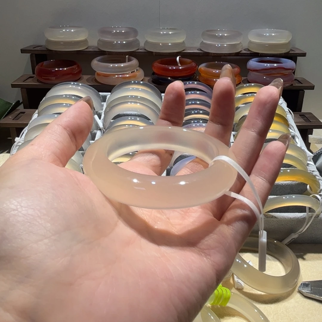 保***士玛瑙/玉髓未镶嵌手镯