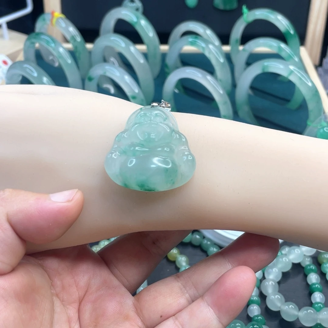 颈饰未镶嵌石英质玉