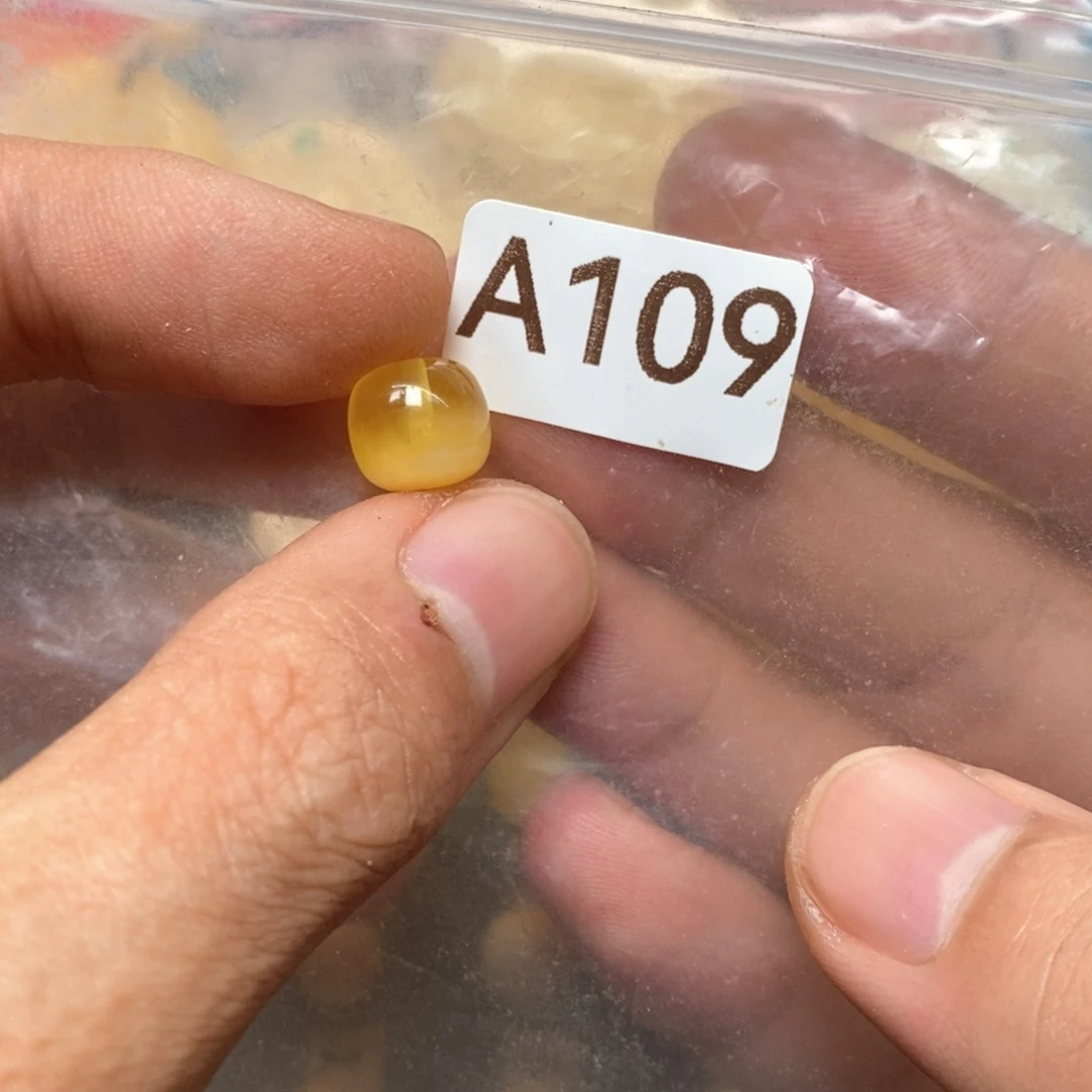 L***n蜜蜡未镶嵌裸石嗯