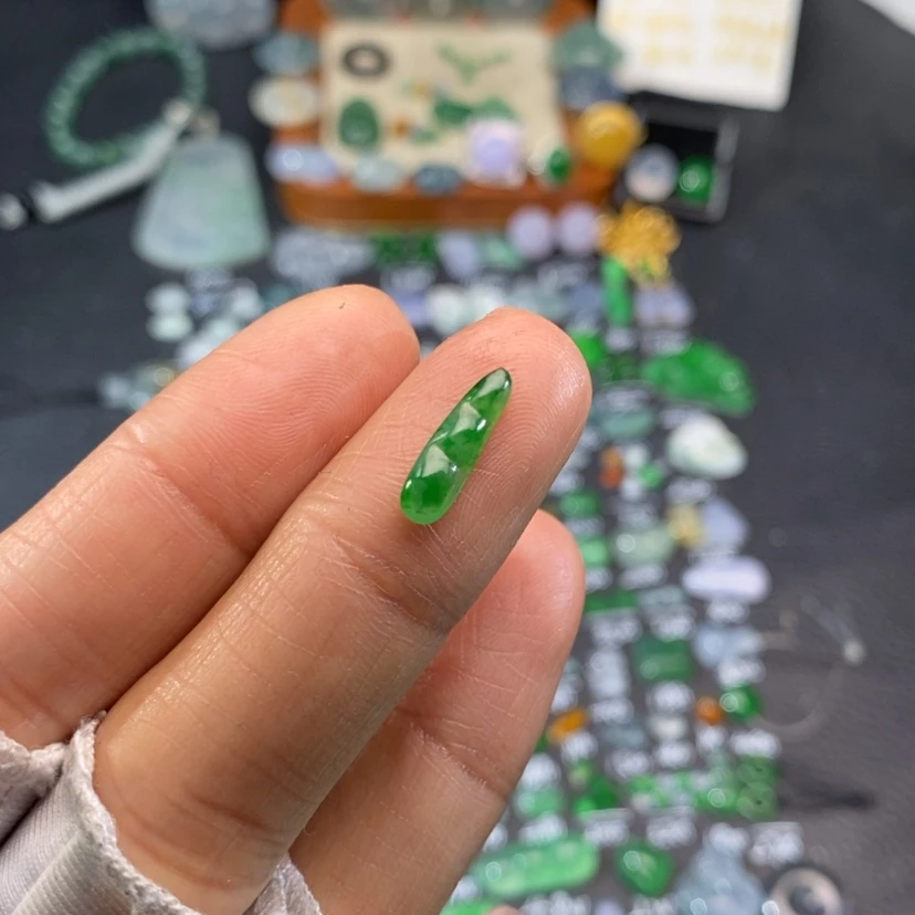 【闪购商品】翡翠挂件未镶嵌豆子