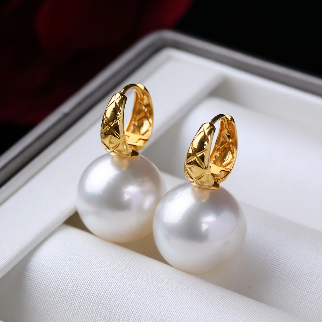 海水澳白珍珠耳环18k金香奶奶耳扣小香风冷白光送妈妈送老婆礼物