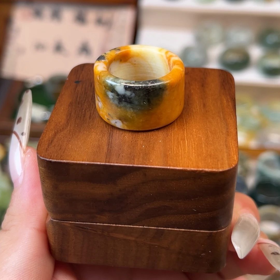 蛇纹石玉未镶嵌戒指内径18.5